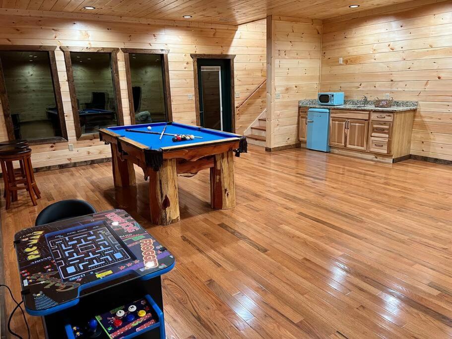 * * 4 Master Bedrooms, Views, Theater, Arcade, Evc Gatlinburg Exterior foto
